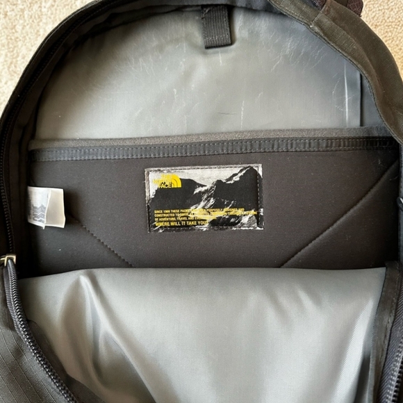 The northface recon backpack - Picture 3 of 5